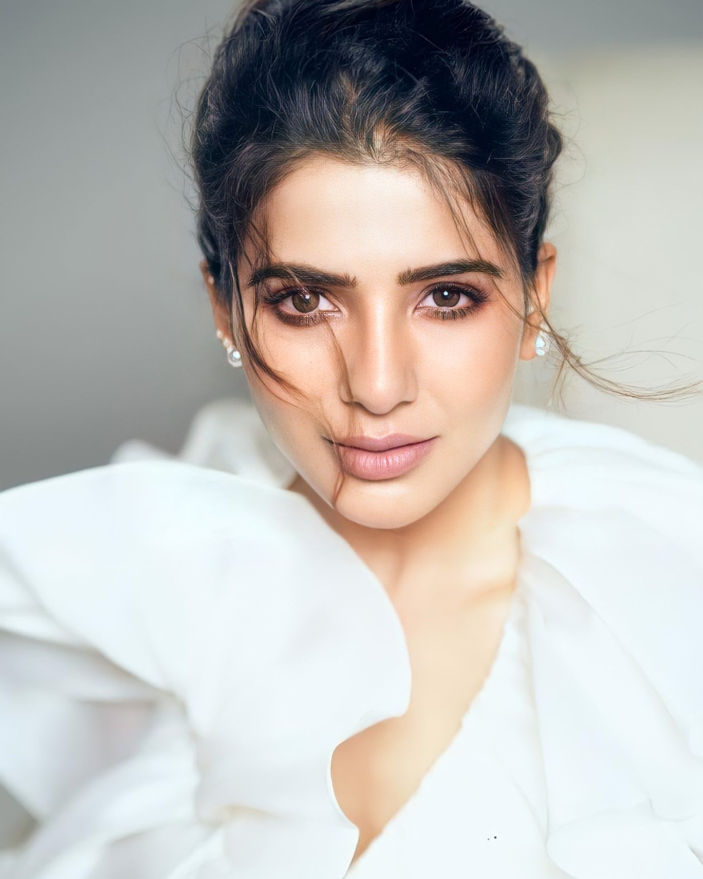 Exquisite Samantha – latest photoshoot