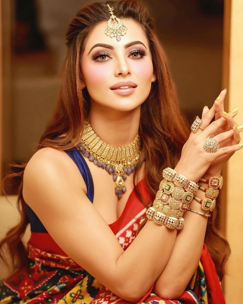 Bollywood actress Urvashi Rautela stills in saree