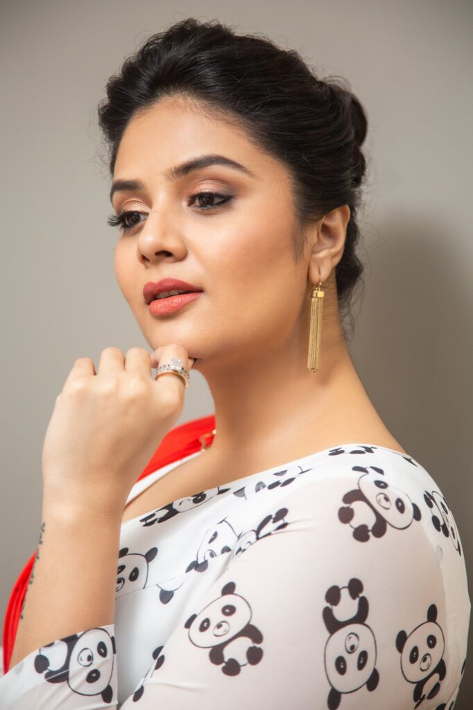 Sreemukhi 03