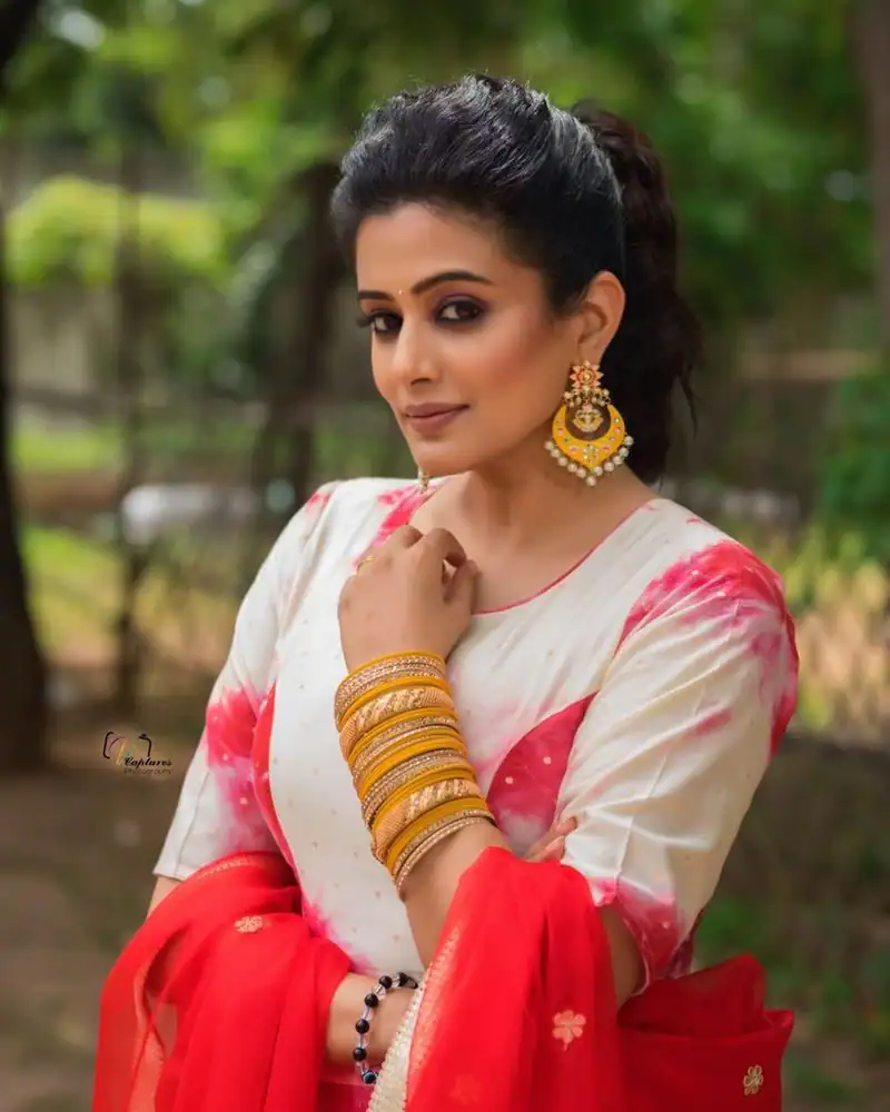 Priyamani 6