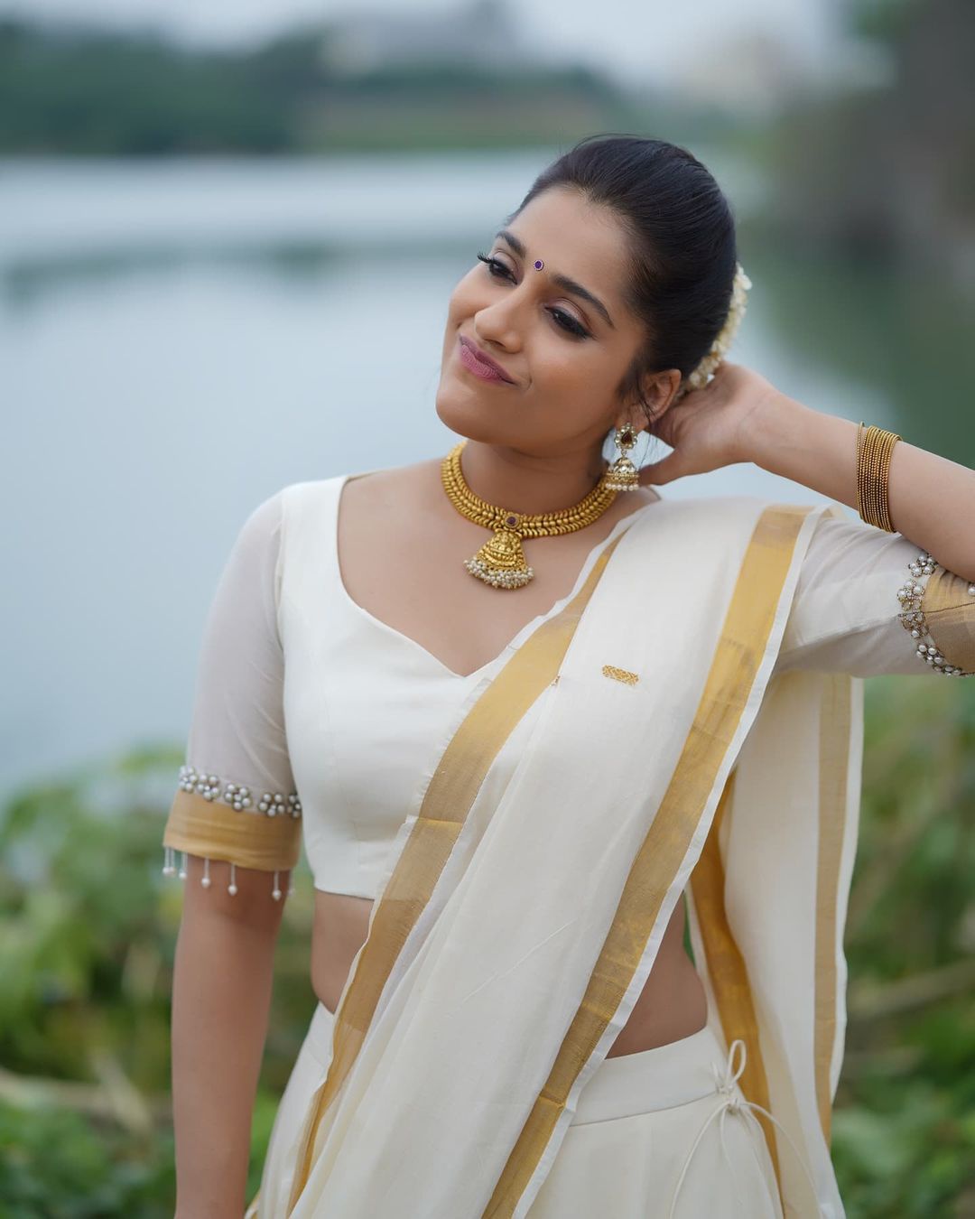 Rashmi Gautham sets hearts on fire with her beautiful pictures