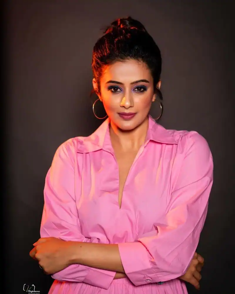 Elegant actress Priyamani recent clicks
