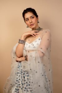 Raashi Khanna 03