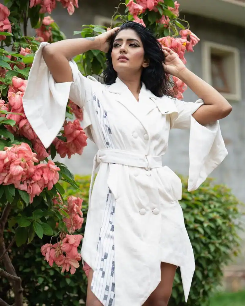 Eesha Rebba`s eye-catching look in white dress