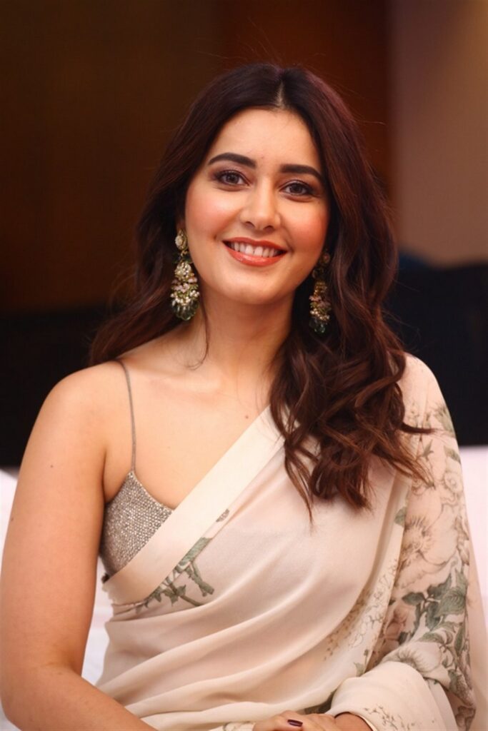 Raashi Khanna 05