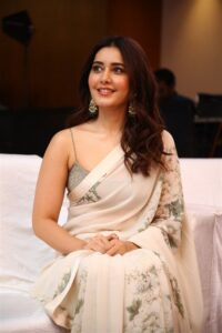 Raashi Khanna 06