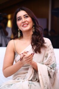 Raashi Khanna 09