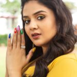 Sreemukhi (3)