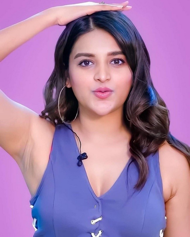 Nidhhi Agerwal cute expressions in blue outfit