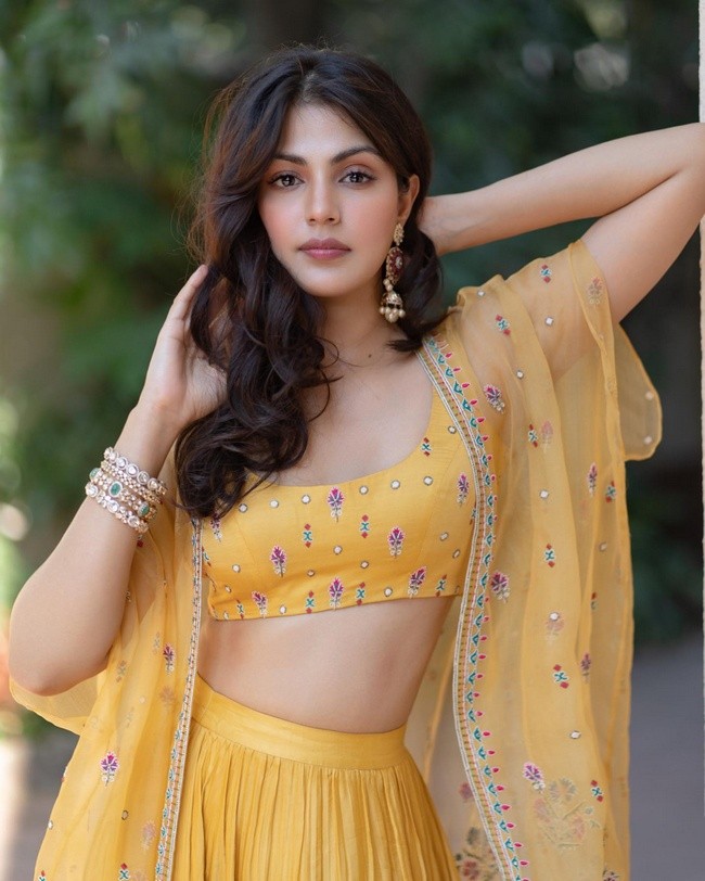 Rhea Chakraborty 4