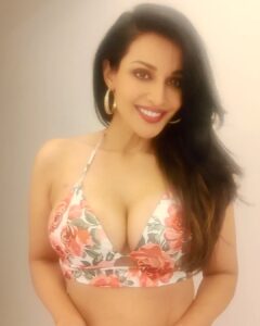 Flora Saini 3