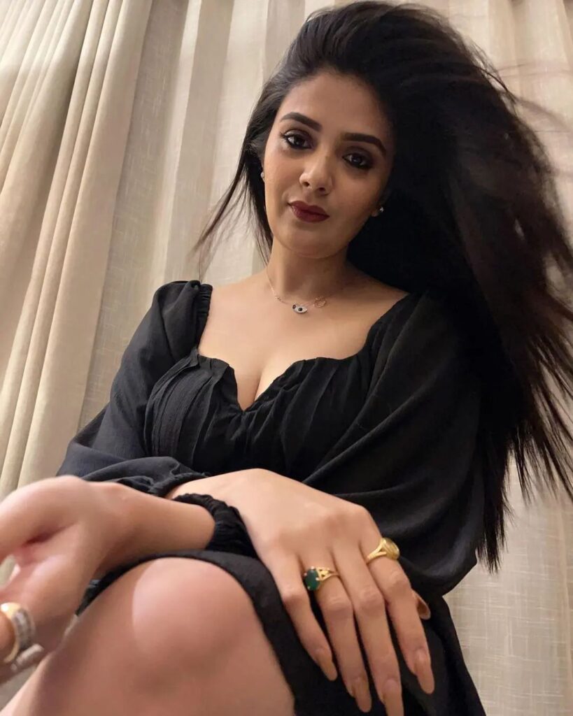 Sreemukhi 2