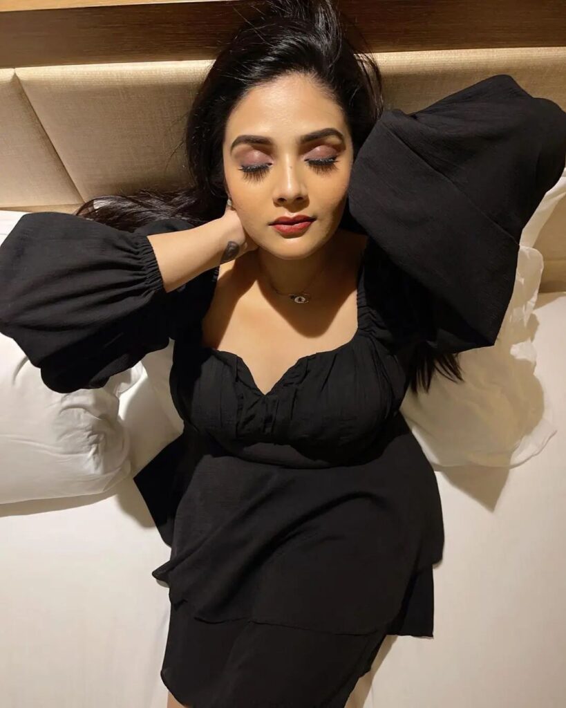 Sreemukhi 8