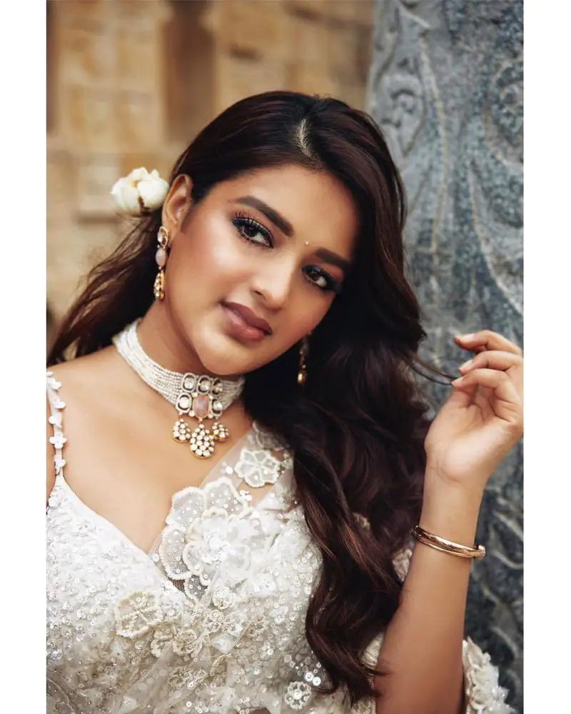 Stylish Look Nidhhi Agerwal poses in white saree