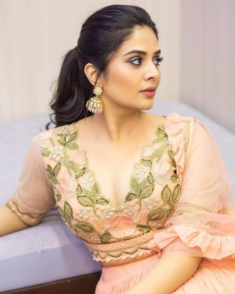 Sreemukhi 7