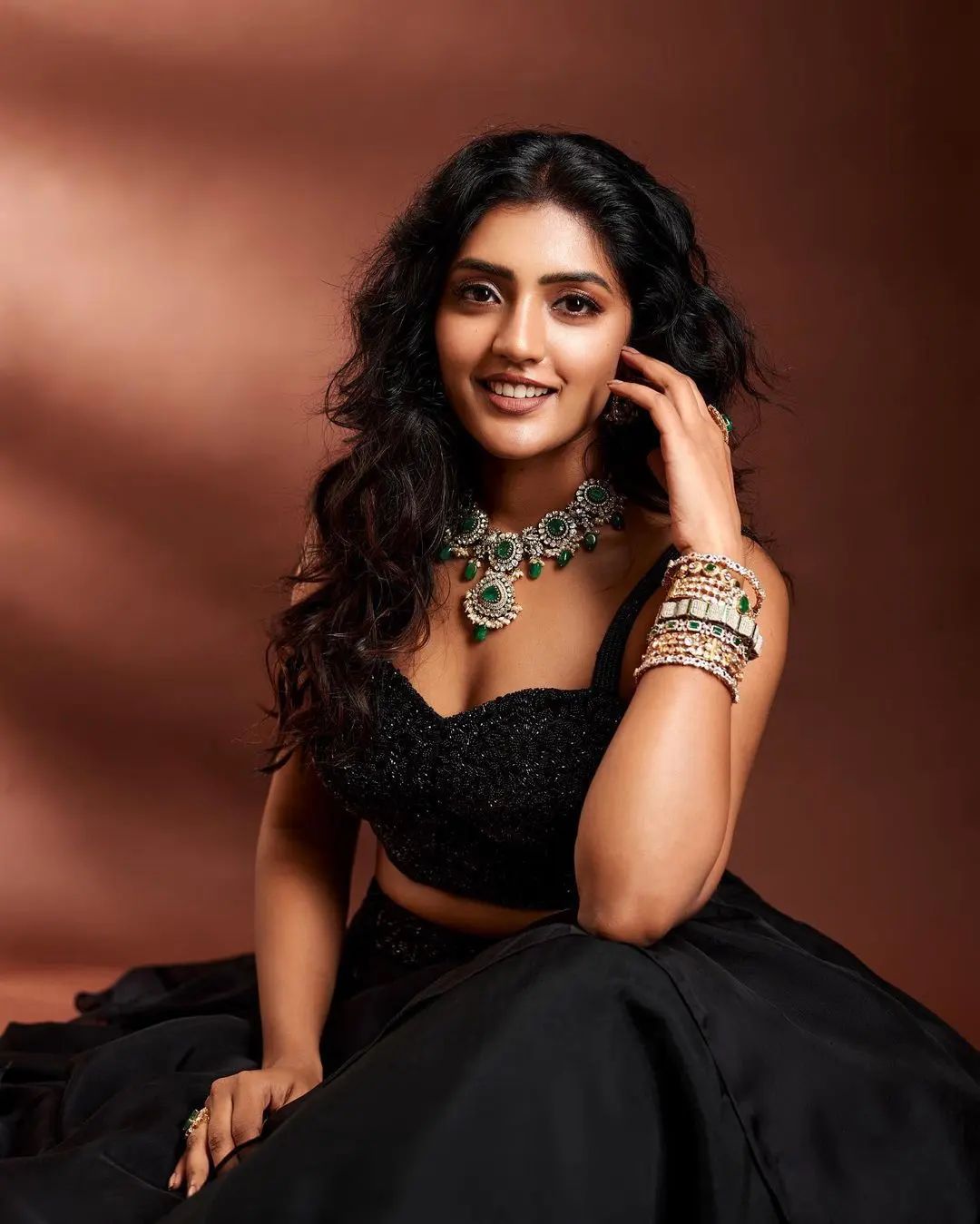 Magnificent looks of Eesha Rebba in black