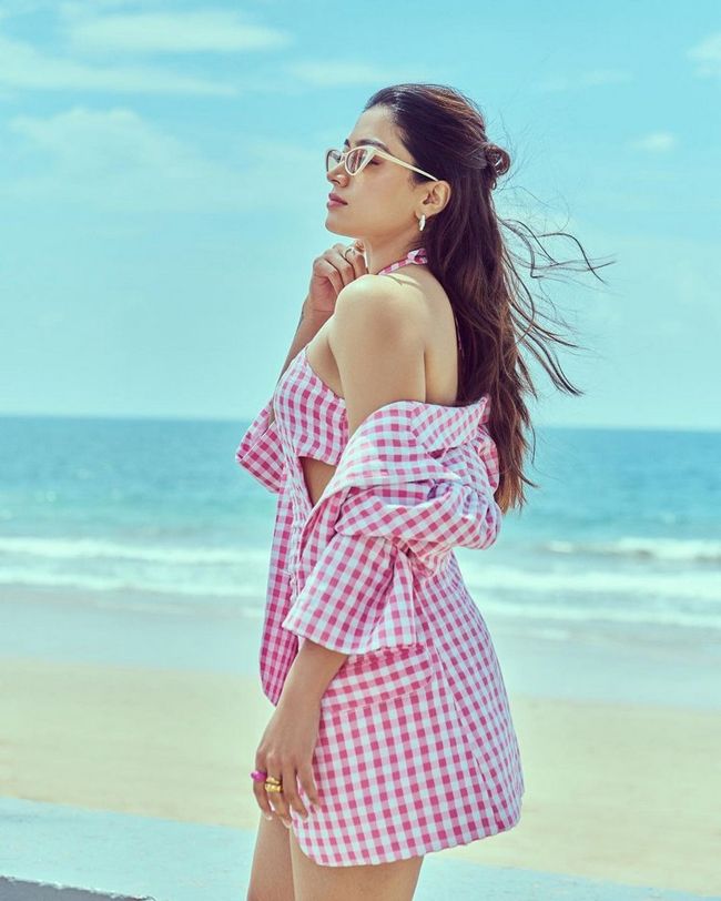 Scintillating Looks Of Rashmika Mandanna At Beach Glam Actress Scintillating Looks Of Rashmika Mandanna At Beach Glam Actress