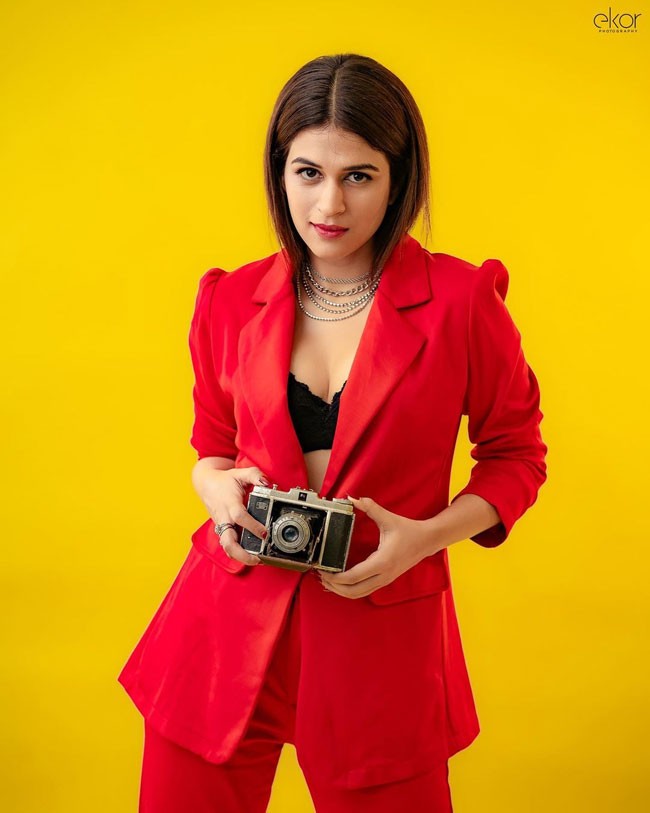 Shraddha Das tempting with her alluring poses in red coat