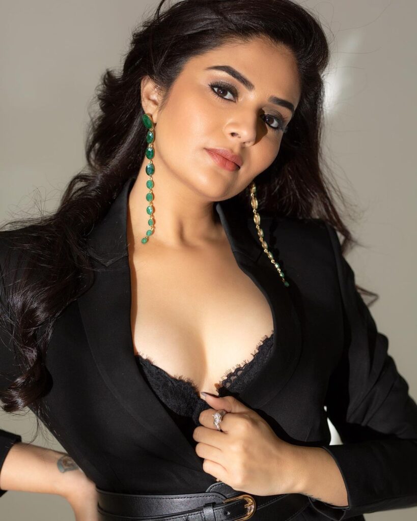 Sreemukhi 1