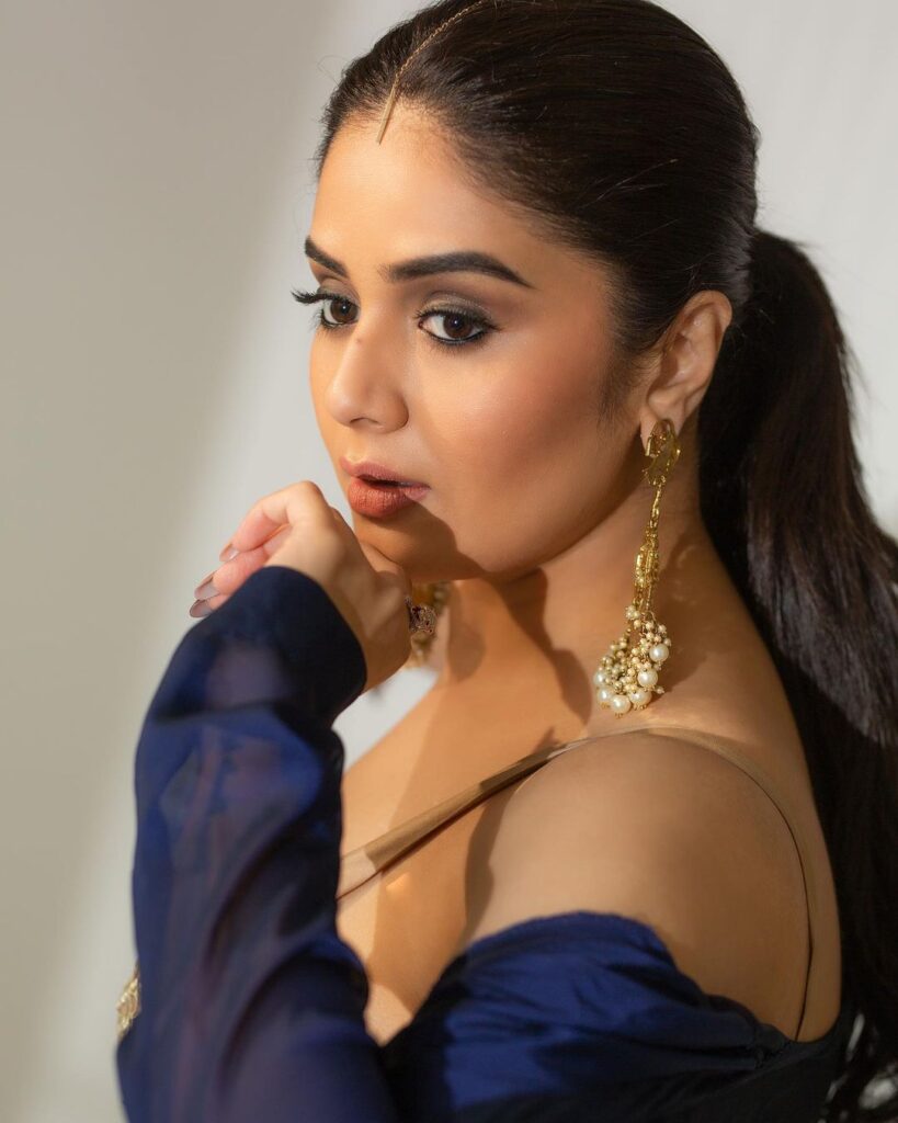 Sreemukhi 3 4