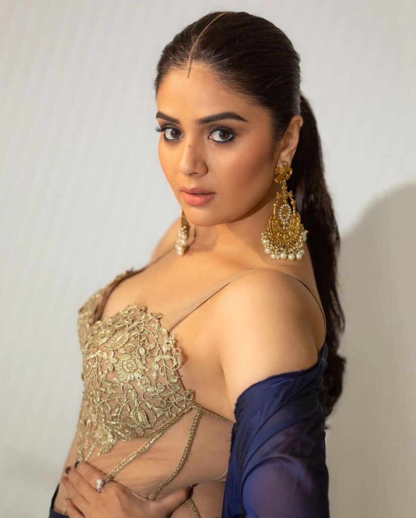 Sreemukhi 4 4