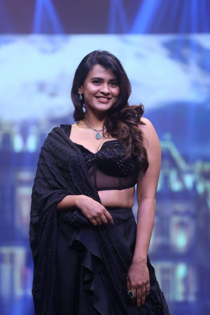 Hebah Patel 4