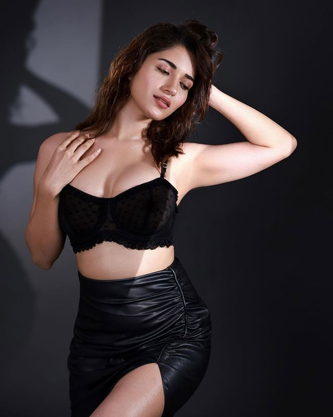 Exquisite clicks of Ruhani Sharma in black
