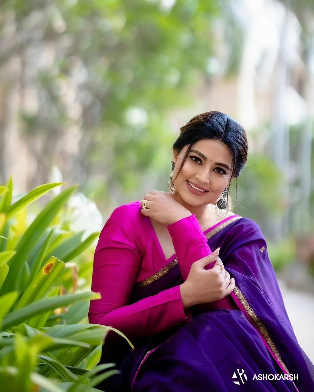 Actress Sneha looks beautiful in saree