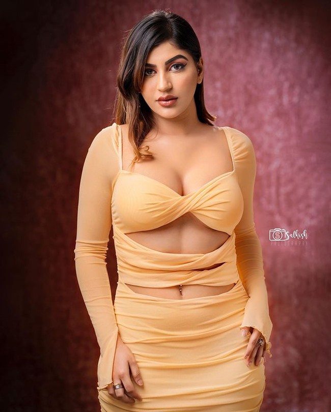 Yashika Anand 2