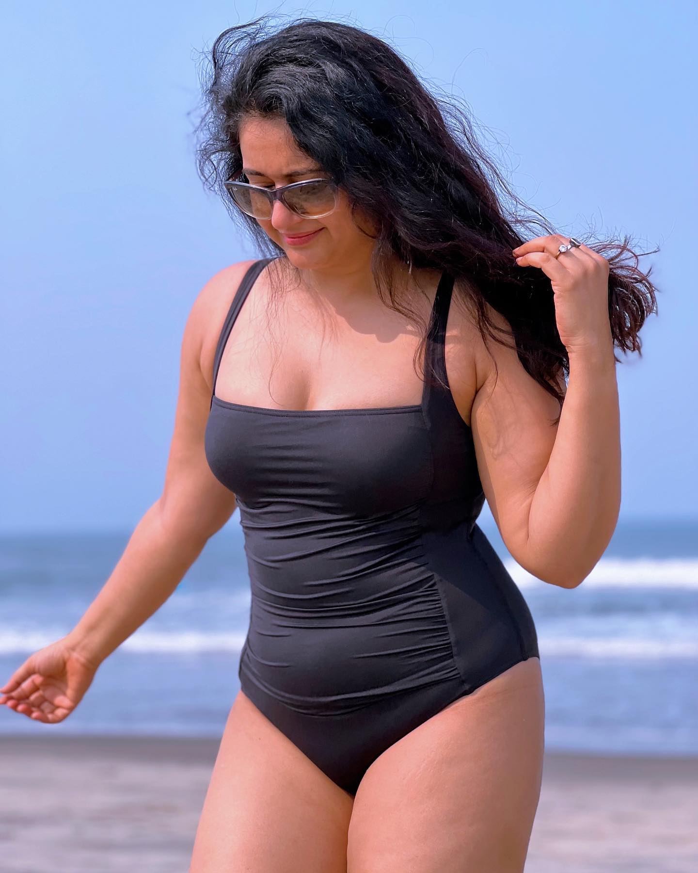 Jaw Dropping pics of Poonam Bajwa in Bikini swimsuit