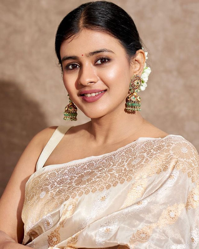 Hebah Patel looks cute in white saree