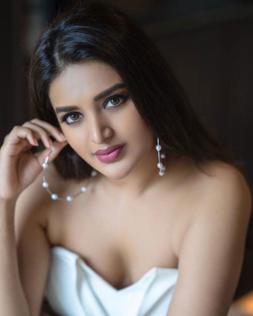 Nidhhi Agerwal 1