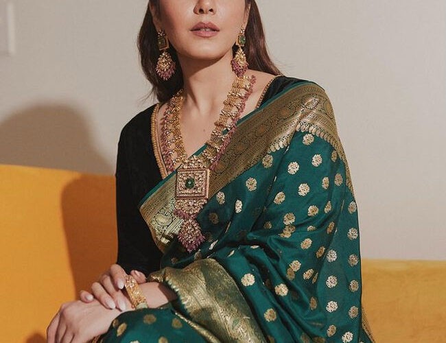 Raashi Khanna traditional looks in green pattu saree
