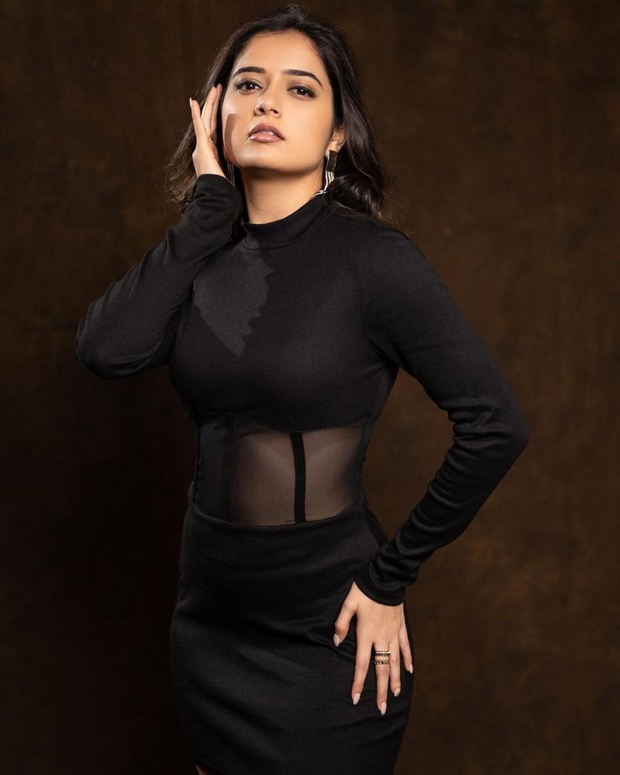 Ashika Ranganath ravishing looks in black