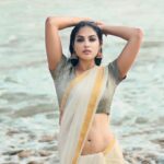 Divi-Vadthya-Beach-Saree-3