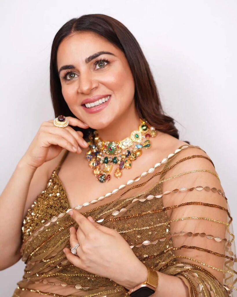 Shraddha Arya 6