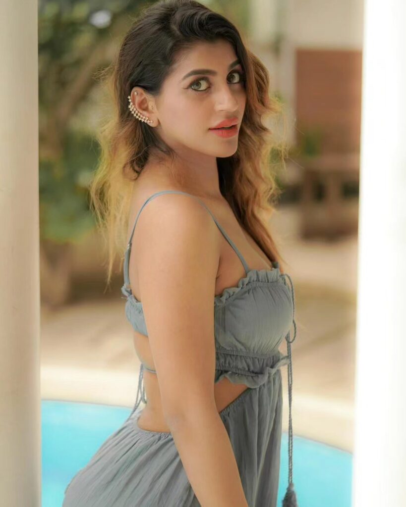 Yashika Anand 6