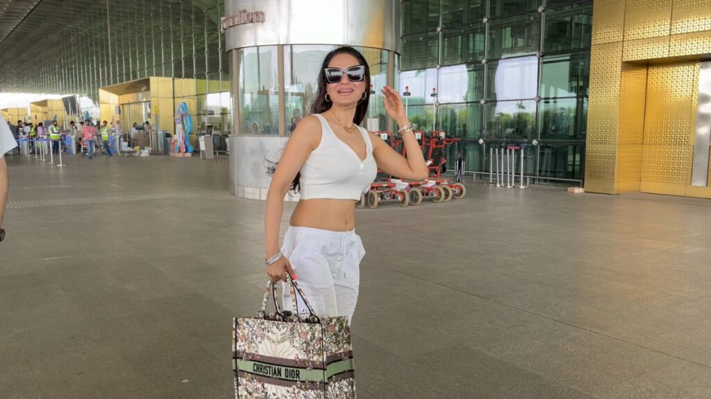 Ameesha Patel spotted at Airport 10