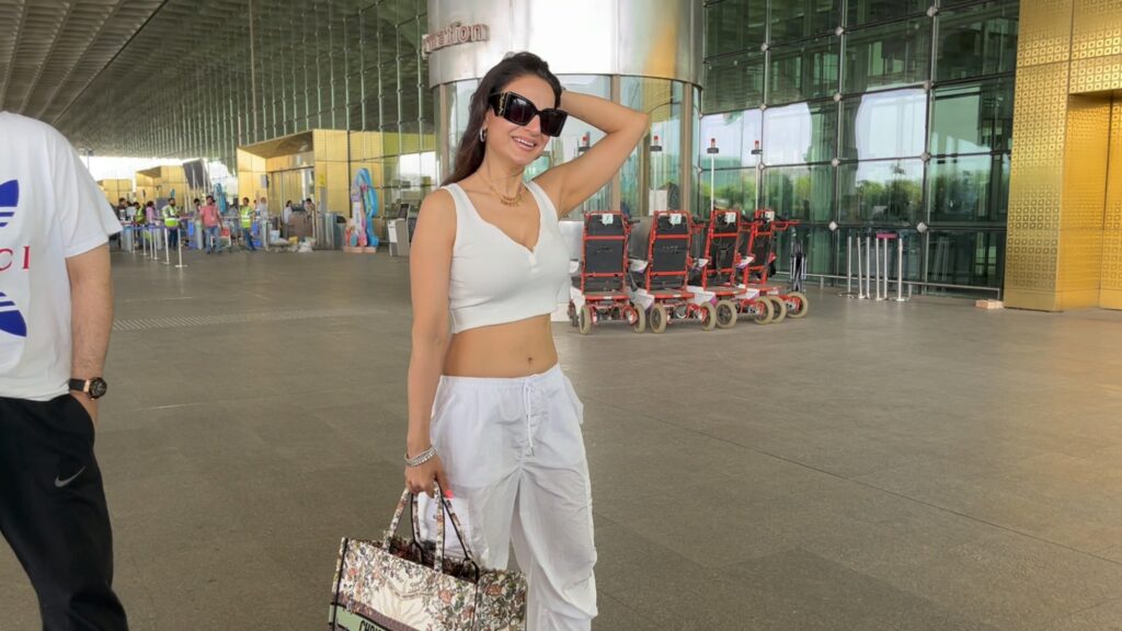 Ameesha Patel spotted at Airport 2