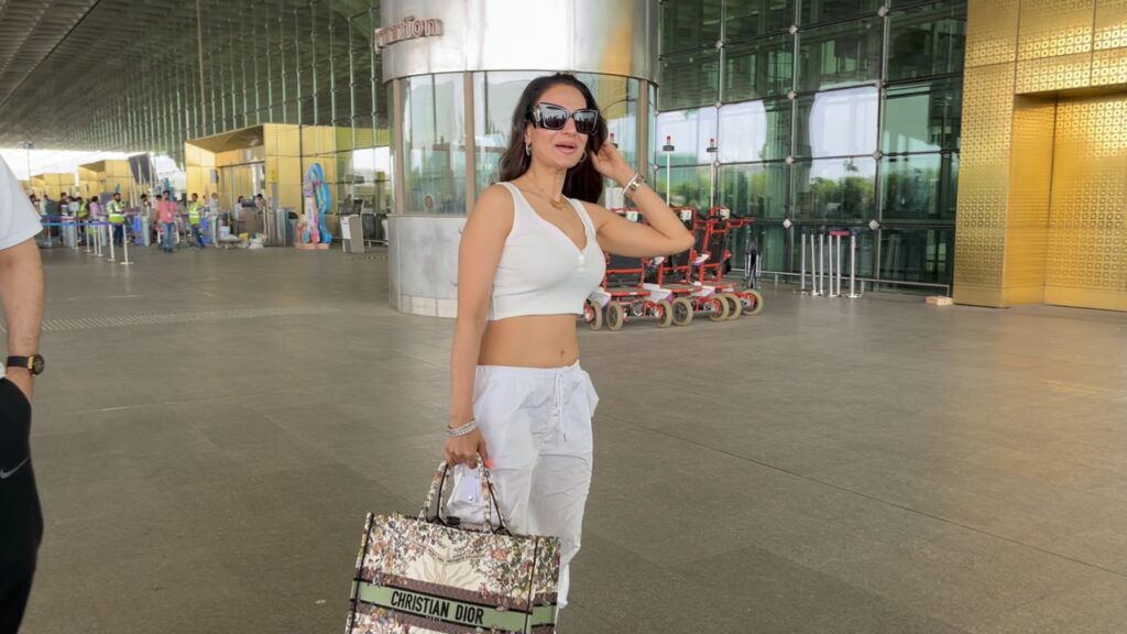 Ameesha Patel spotted at Airport 7