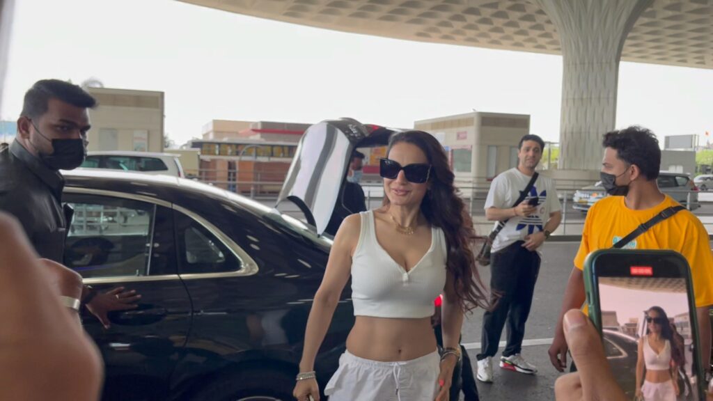 Ameesha Patel spotted at Airport 9