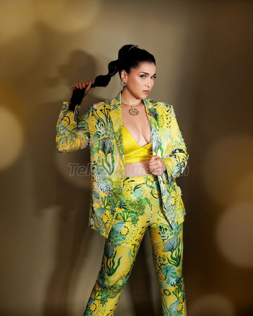 Mannara Chopra 4