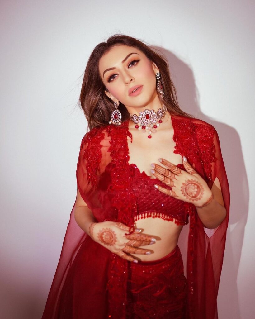 Hansika 4